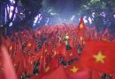 Phóng viên nước ngoài nói về hiện tượng lá cờ đỏ sao vàng của Việt Nam?